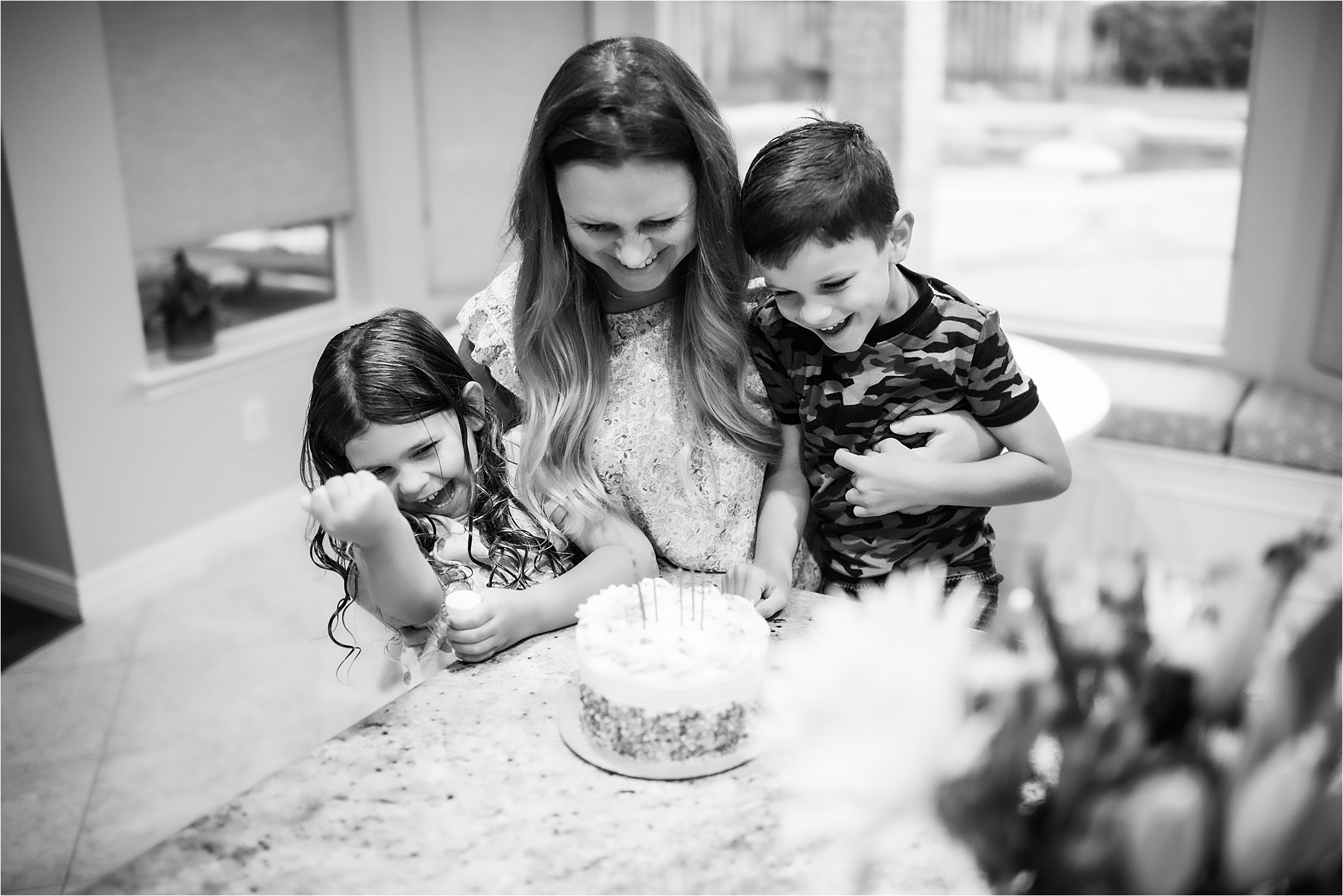 mom birthday cake image. black and white.